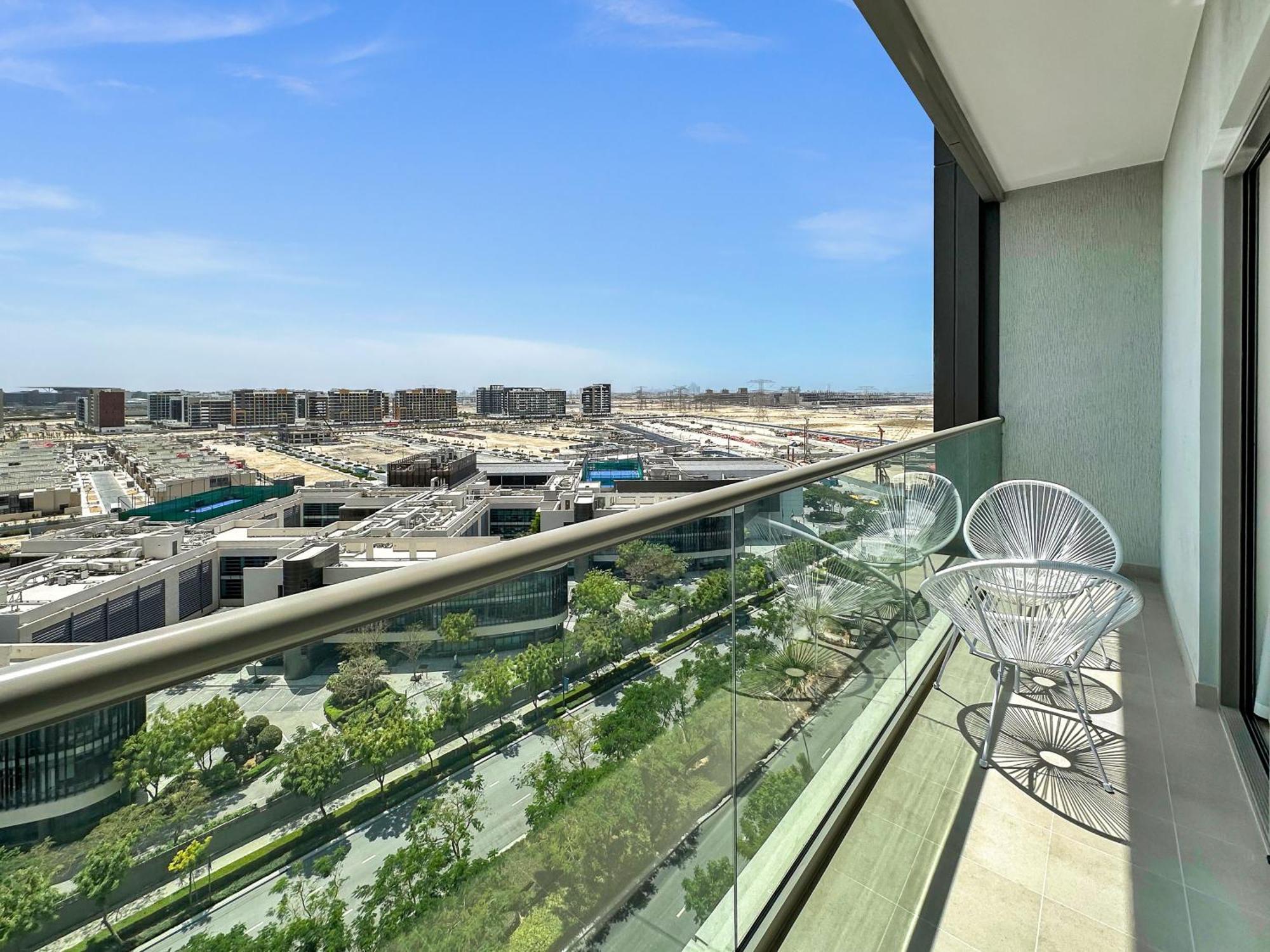 Easemytrip - Cozy And Elegant 1br With Large Pool And View Apartment *