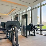 Easemytrip - Cozy And Elegant 1Br Apt With Large Pool And View