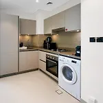 Easemytrip - Cozy And Elegant 1Br Apt With Large Pool And View