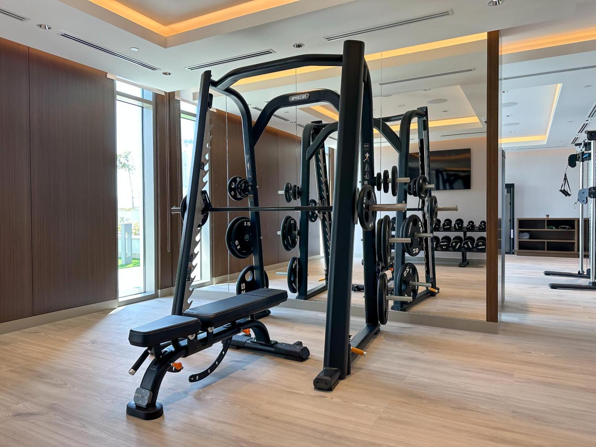 Easemytrip - Cozy And Elegant 1br With Large Pool And View Apartment Dubai
